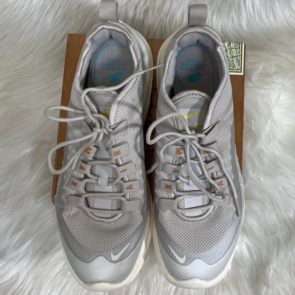 Nike Air Max Axis Sneakers - Picture 4 of 11